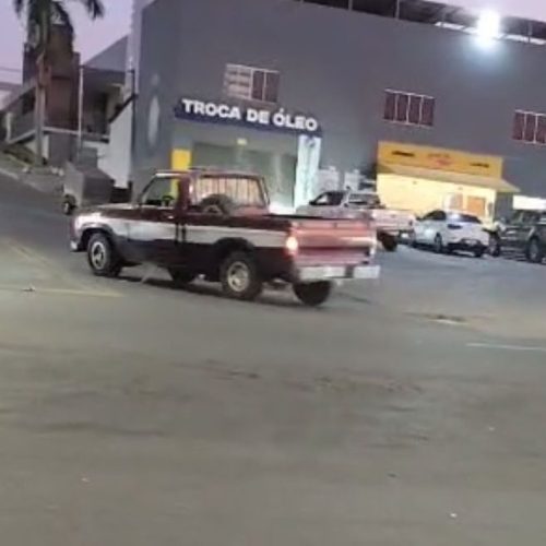 Polícia Civil investiga condutor de D20 vermelha flagrado em manobras perigosas em Mineiros